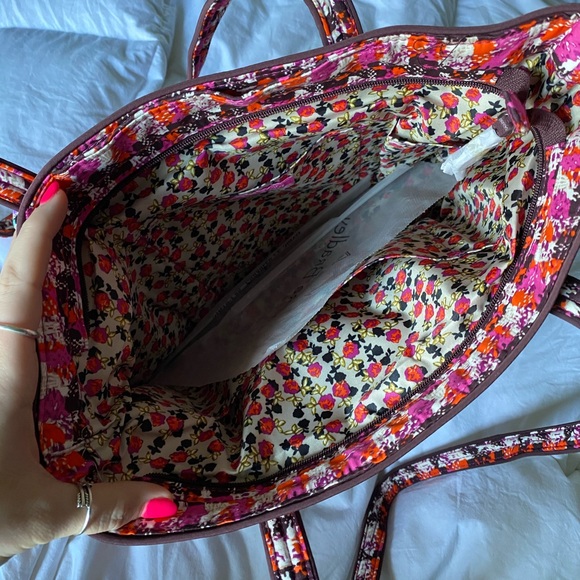 Vera Bradley medium bag NWT - Picture 2 of 2